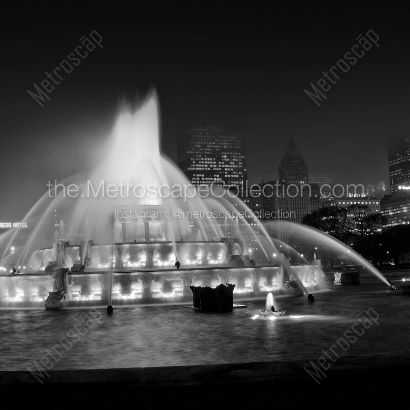 buckingham fountain at night grant park Black & White Office Art