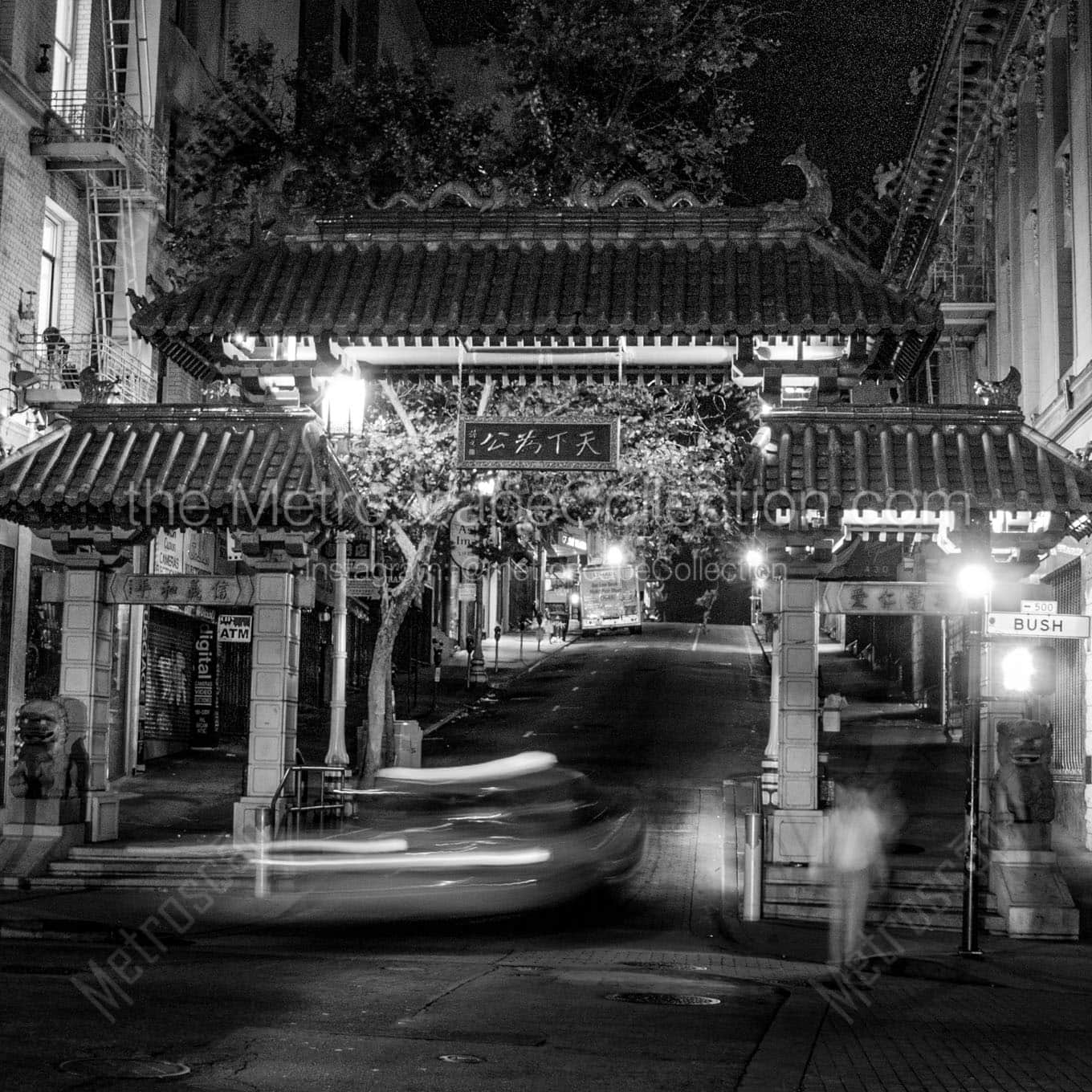 chinatown dragon gate Black & White Office Art