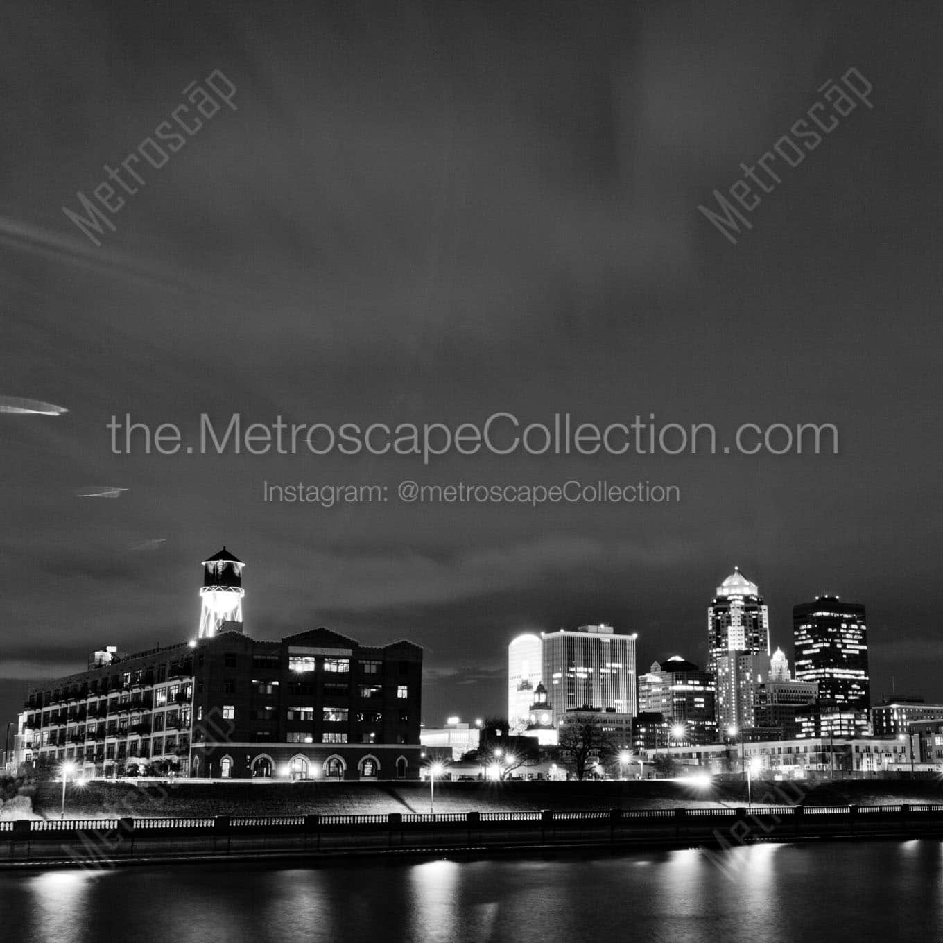 des moines iowa at night Black & White Office Art