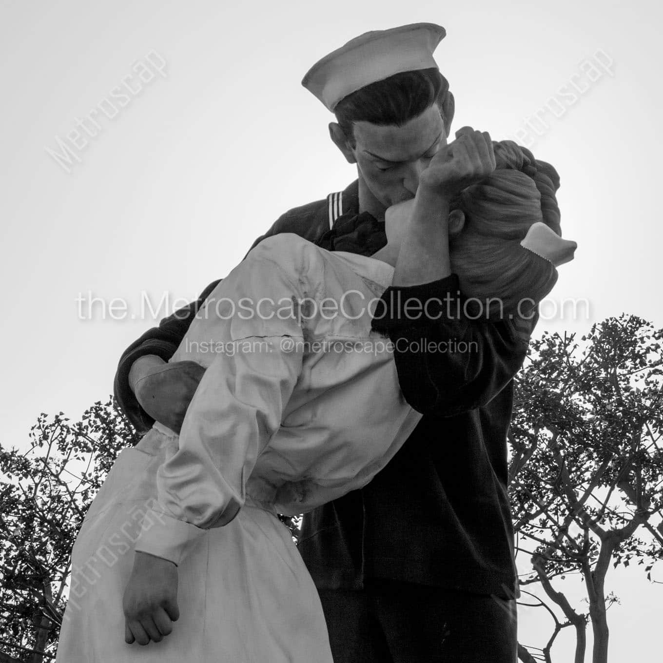 kissing sailor sculpture uss midway Black & White Office Art