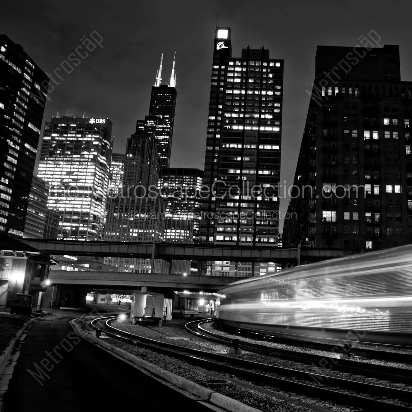 metra train downtown chicago Black & White Office Art