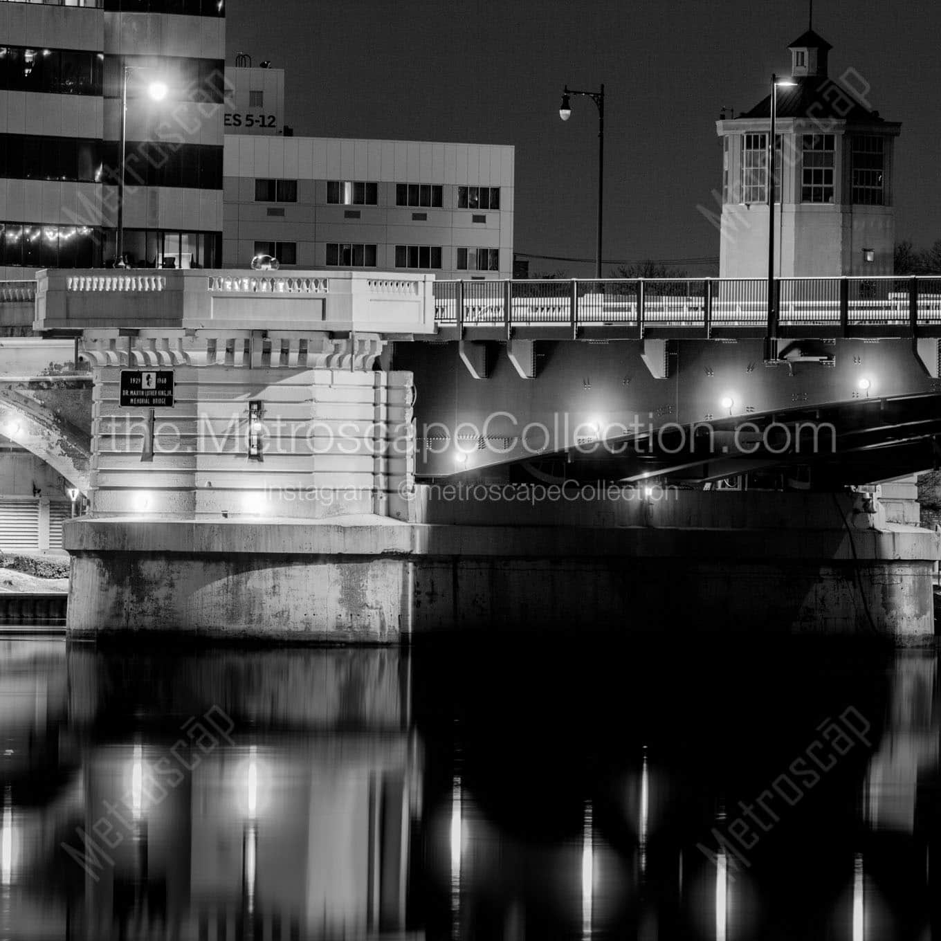 mlk memorial bridge at night Black & White Office Art