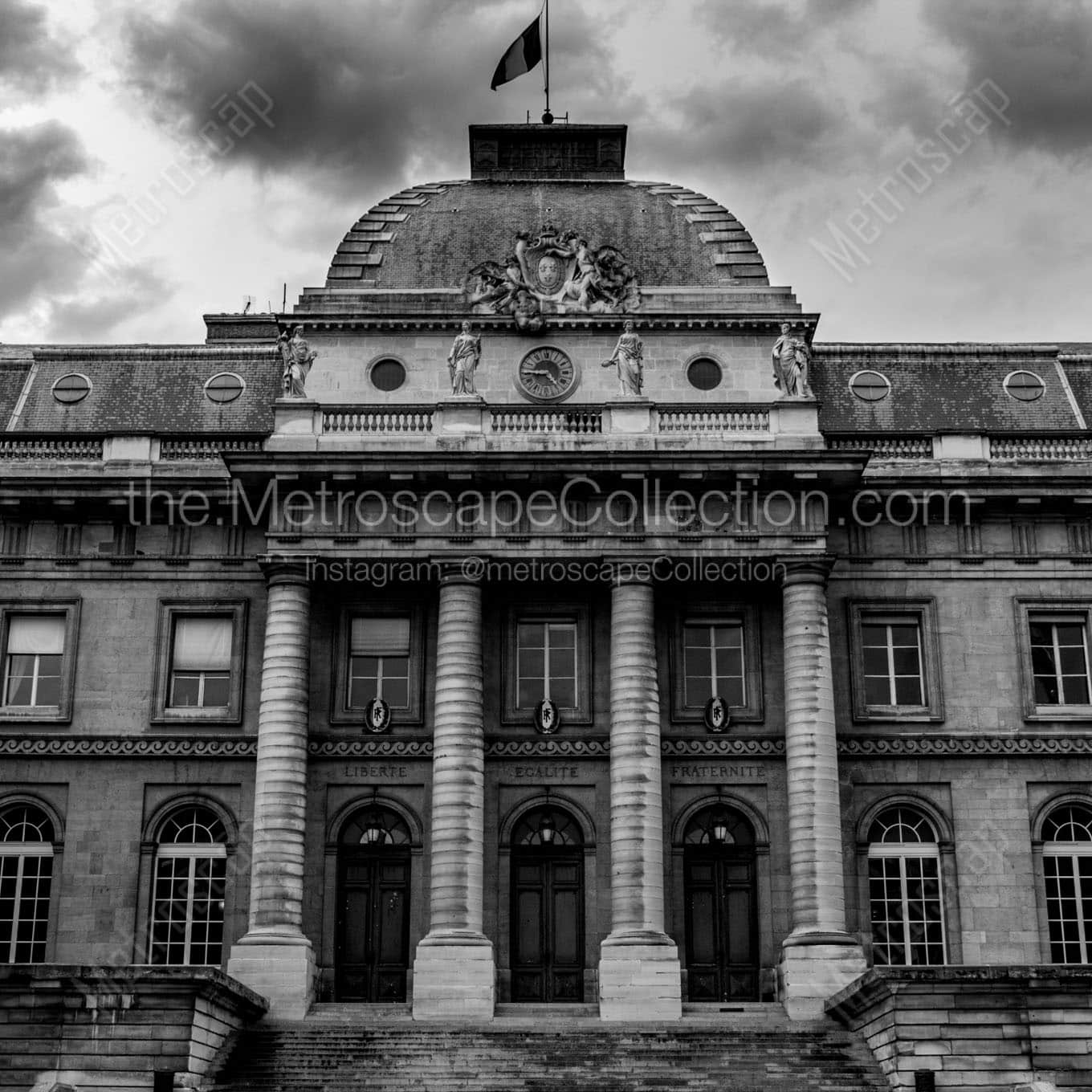 palais de justice de paris Black & White Office Art