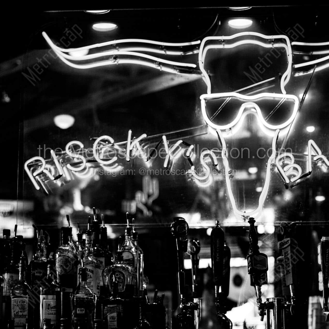risckys barbeque Black & White Wall Art