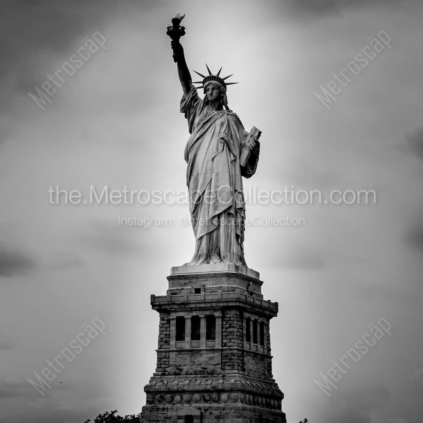 statue of liberty Black & White Office Art