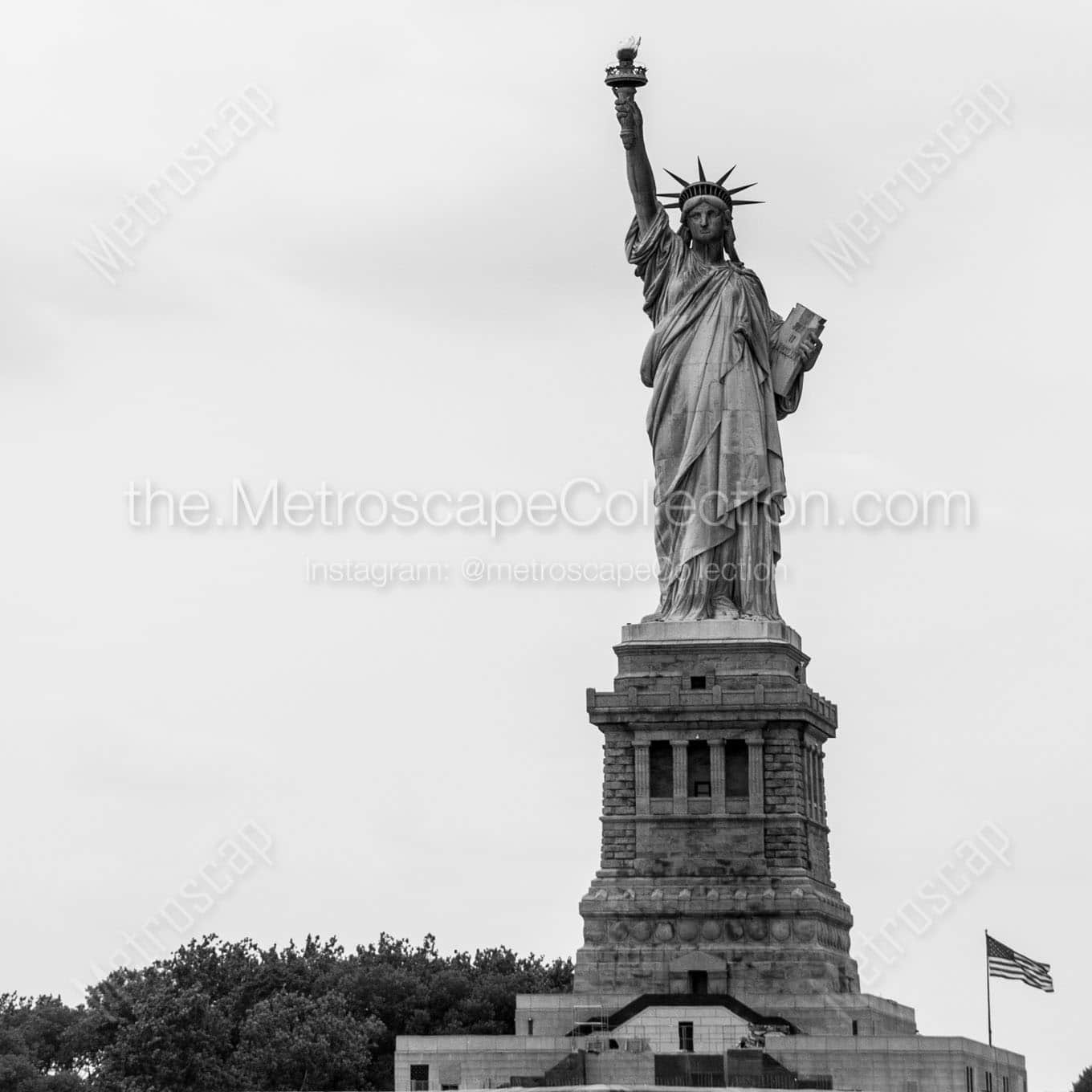 statue of liberty fort wood Black & White Office Art