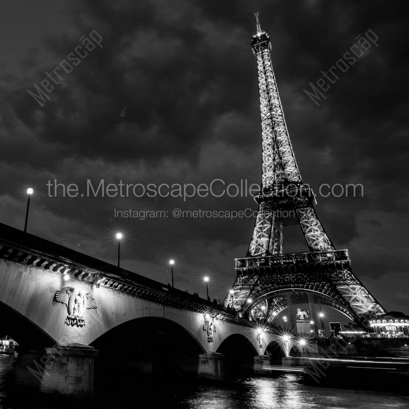 the eiffel tower in paris france Black & White Office Art