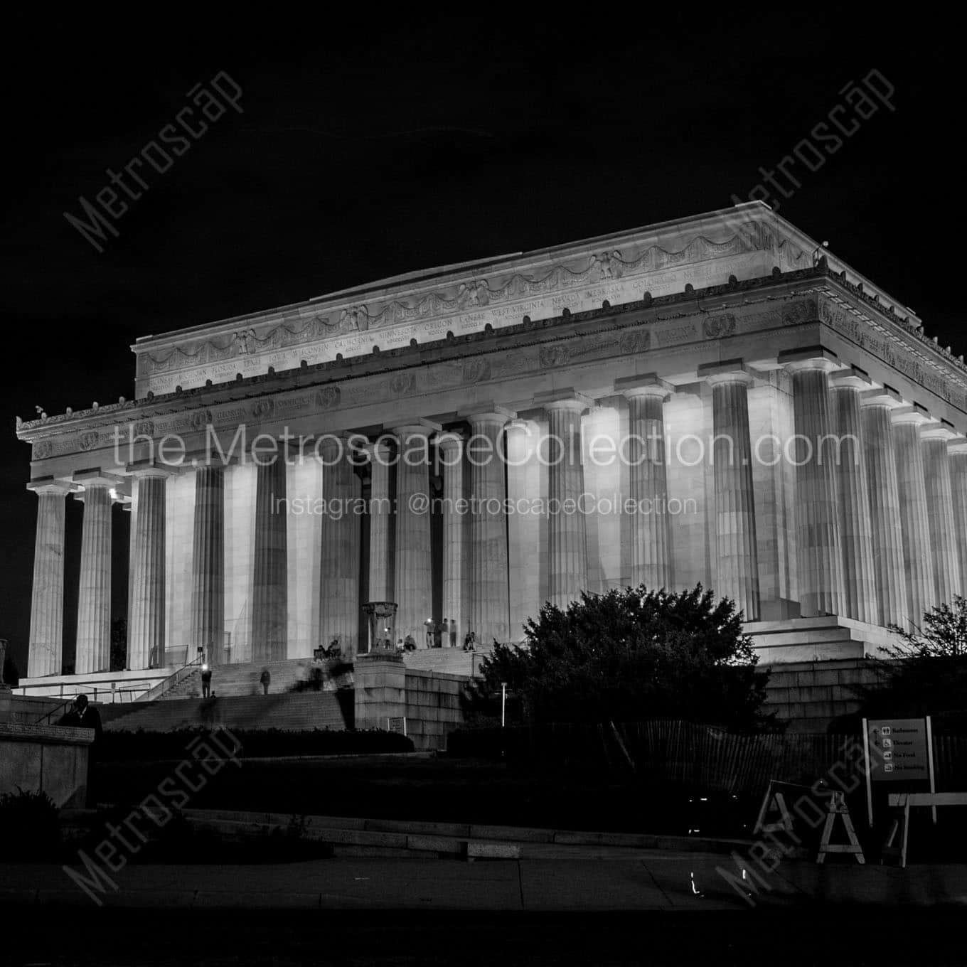 the lincoln memorial at night Black & White Office Art